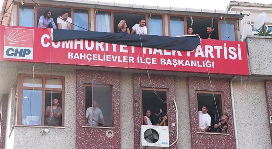 Bahçelievler İlçe Başkanlığı binasına CHP İstanbul İl Başkanlığı pankartı asıldı