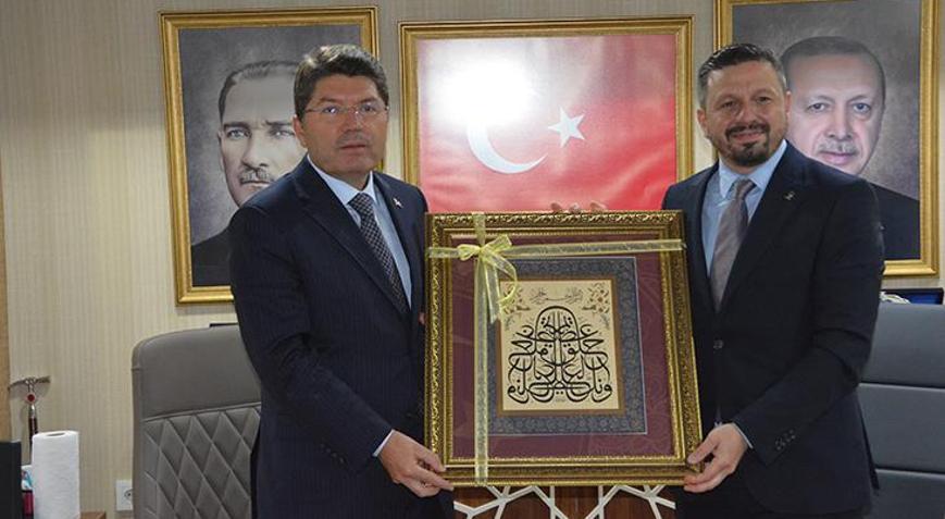 Adalet Bakanı Tunç Balıkesirde ziyaretlerde bulundu