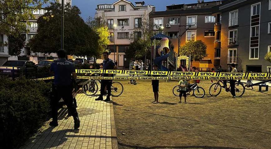 Parkta oynayan çocuğa yorgun mermi isabet etti