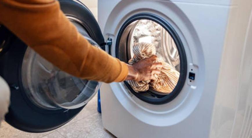 Ev hanımlarının sırrı ortaya çıktı Çamaşırlardaki kılı, tozu, tüyü topluyor