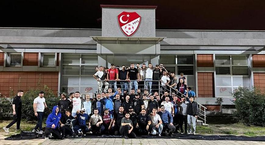 Trabzonsporlu taraftarlardan hakem kararlarına tepki