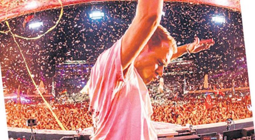 Yeni şovunu İstanbul’a sakladı