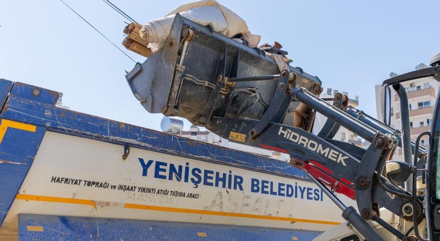 Çöp evden bir kamyon atık çıktı