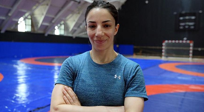Evin Demirhan Yavuz Dünya Güreş Şampiyonasında sakatlığına rağmen bronz madalya kazandı