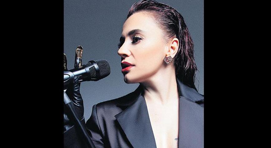 Yeni albümünü İzmirlilere söyleyecek