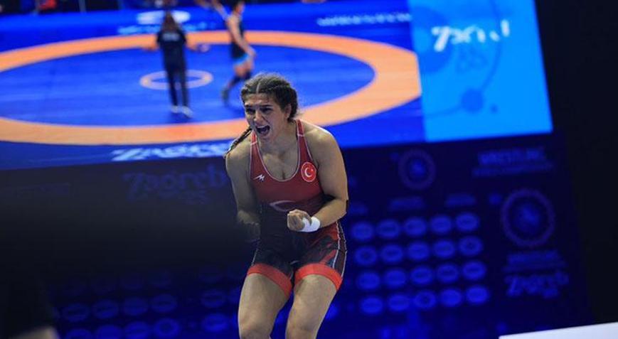 Nesrin Baş, Dünya Güreş Şampiyonasında gümüş madalya aldı
