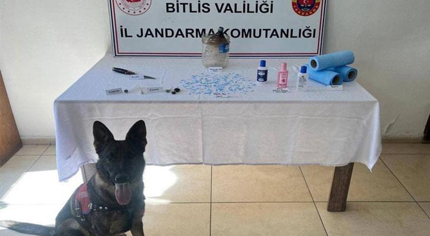 Tam 250 peçeteye emdirilmiş 300 bin TLlik uyuşturucu ele geçirildi