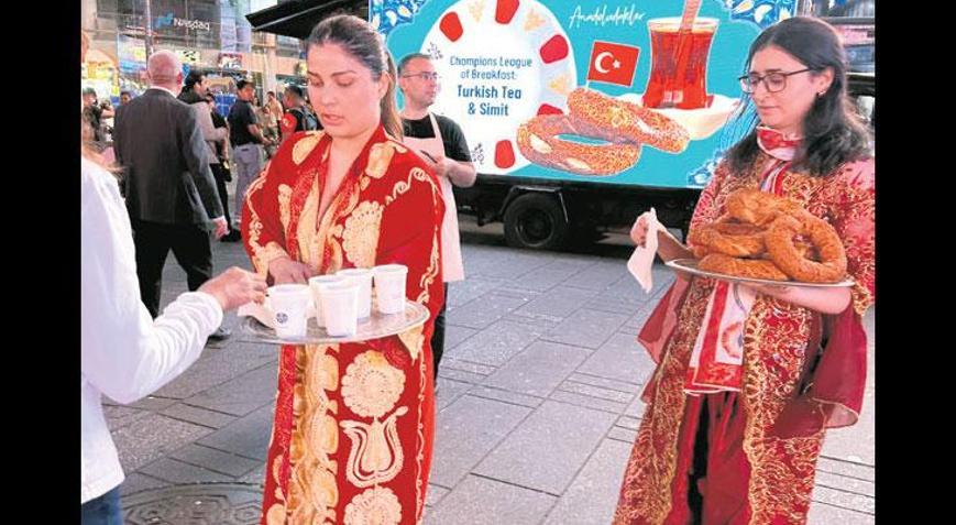 Türk simidi ve çayı Times Meydanı’na taşındı