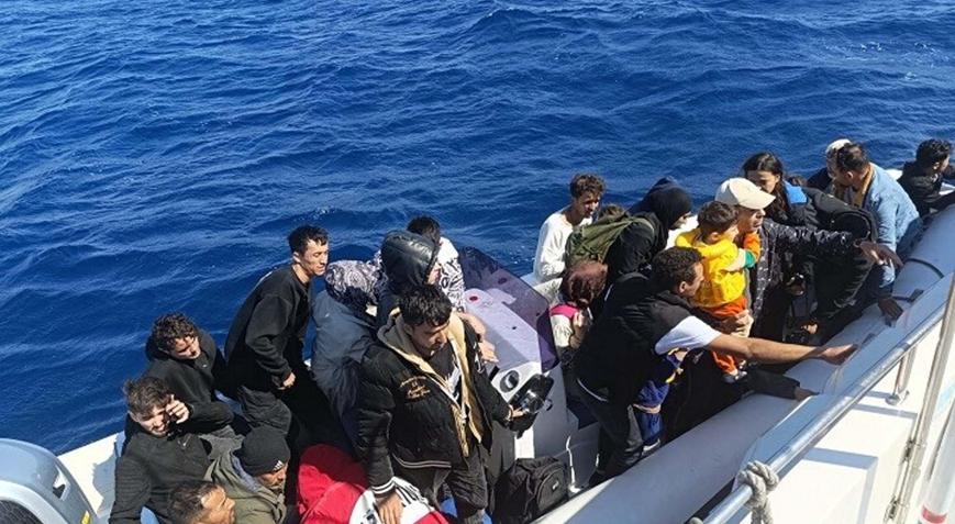 Didim açıklarında düzensiz göçmenleri taşıyan bot battı: Anne ile oğlu öldü