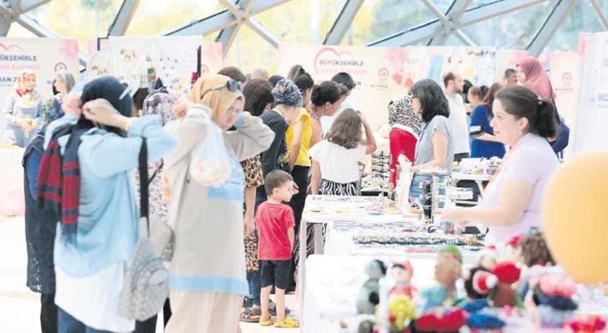 Denizli üreten kadınların yanında
