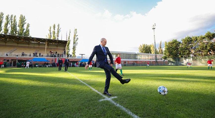 TBMM Başkanı Kurtulmuş, Türkiye ve Macaristan parlamenterleri arasındaki dostluk maçını izledi