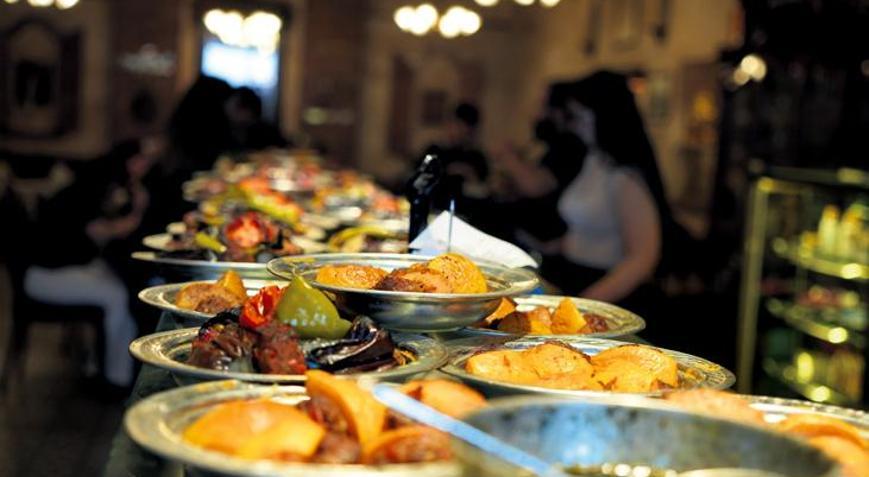 Yerli yabancı turist yerel lezzetin peşinde