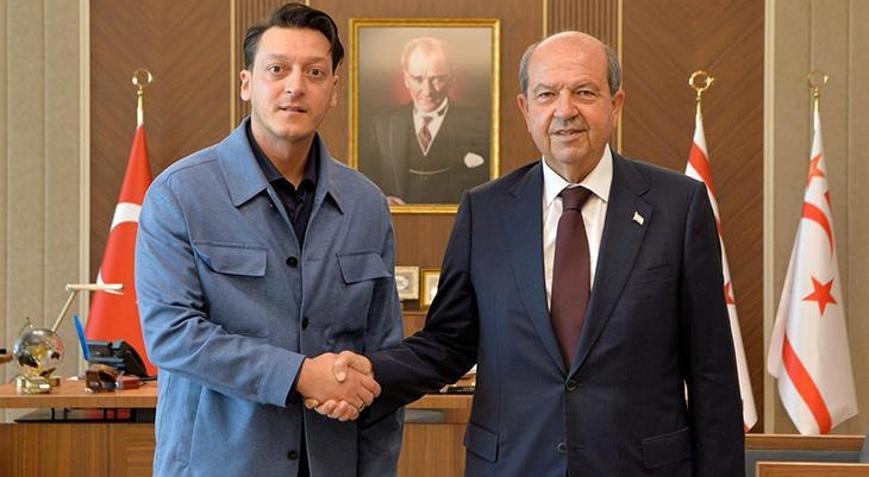 Eski futbolcu Mesut Özilden FIFA ve UEFAya KKTC çağrısı