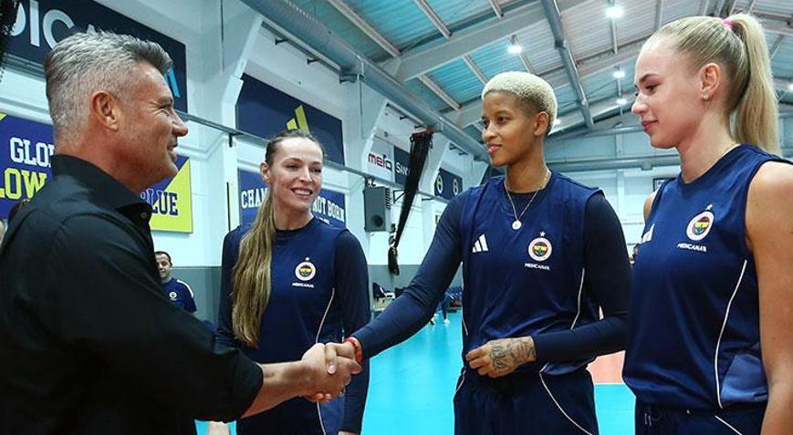 Fenerbahçe Başkanı Sadettin Sarandan voleybolculara ziyaret Hulusi Belgünün yerine yeni isim