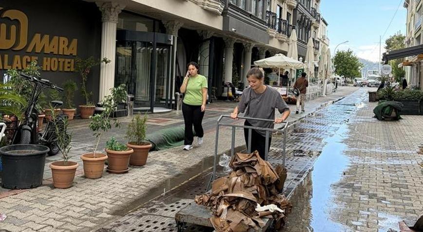 Sağanak yağışın vurduğu Fethiyede sel suları çekildi