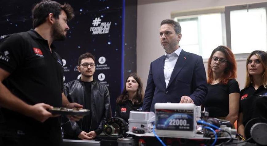 Bakan Bayraktar, Samsunda öğrencilerle bir araya geldi