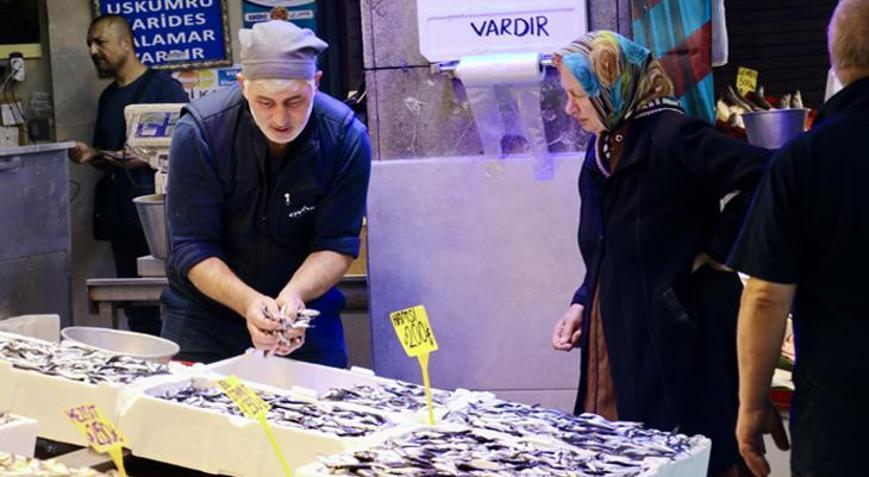Trabzonda hamsinin kilosu 200 TL