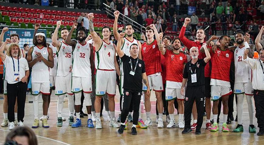 Karşıyaka evinde Yukatel Merkezefendi Belediyesini mağlup etti