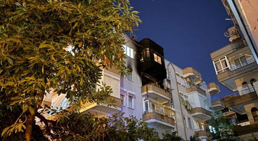 Alanyada 5 katlı binada çıkan yangından acı haber: Yatalak olduğu için mahsur kalan yaşlı adam hayatını kaybetti