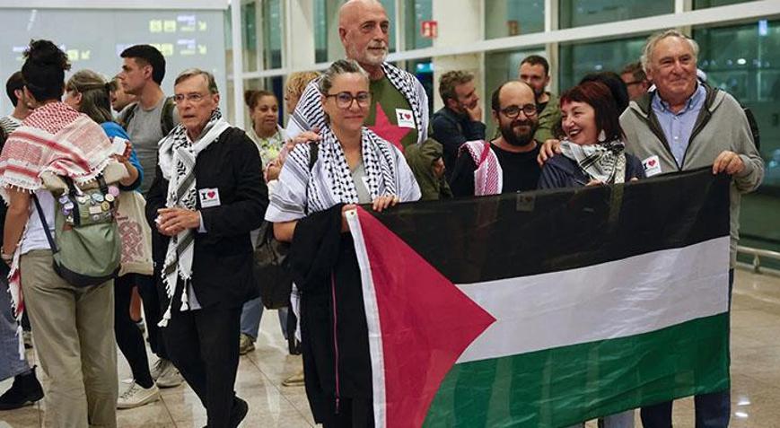 İsrail’in alıkoyduğu İspanyol aktivistler işkenceyi anlattı ‘Kıyafetlerimizi yırttılar, 48 saat aç bırakıldık’