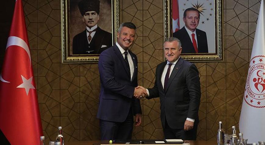 Bakan Bak, Fenerbahçe yönetimini kabul etti