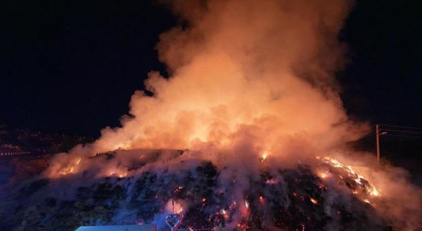 650 ton saman balyası alev alev yandı Maddi zarar büyük