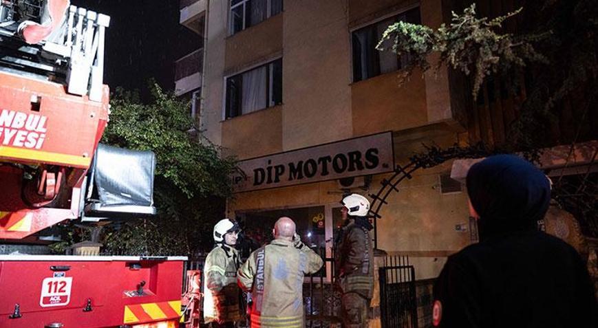 Kadıköyde 5 katlı binada çıktı: 20 kişi dumandan etkilendi