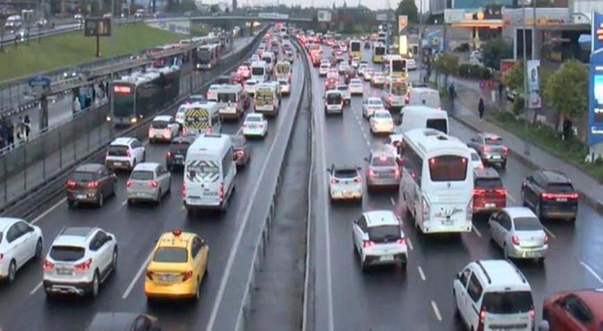 İstanbulda yağış sonrası trafik yoğunluğu
