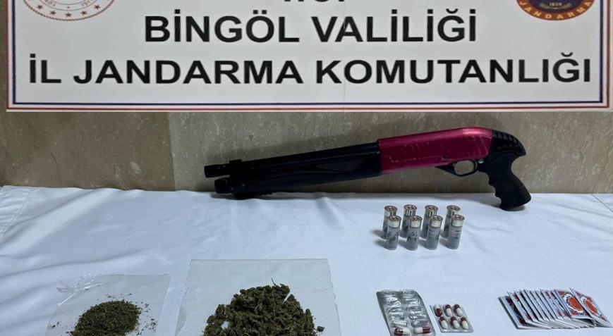 Bingöl’de jandarma operasyonunda uyuşturucu ve ruhsatsız silah ele geçirildi