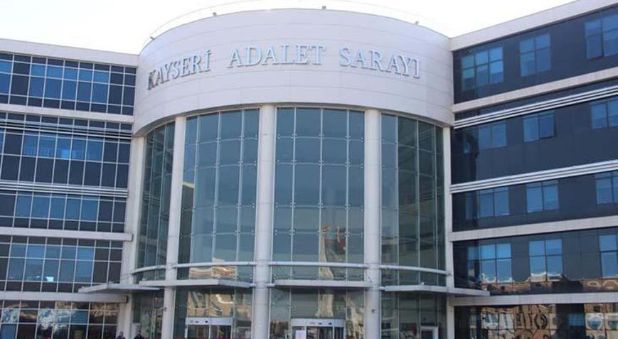 Mahkemede ilginç olay Avukat babalar kavga etti, oğulları savundu