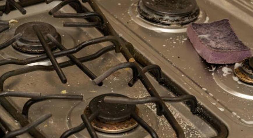 Yağlı ocak demirlerine son veren yıkama tekniği Gıcır gıcır oluyor