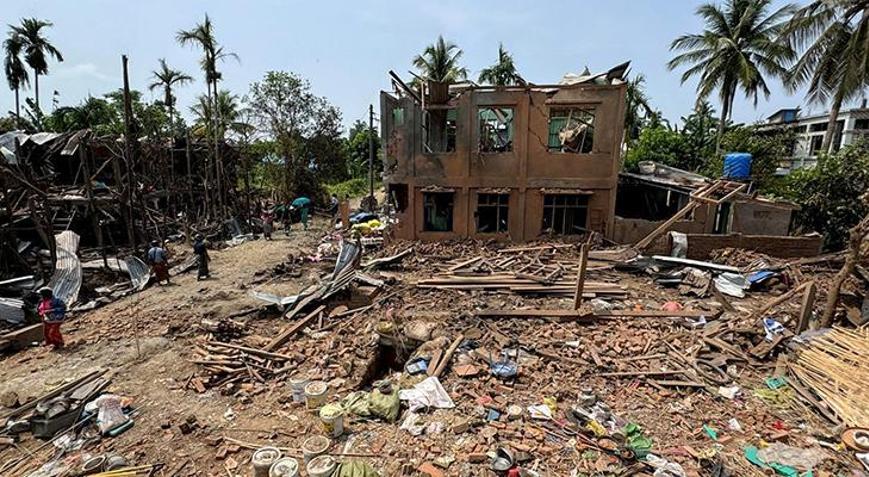 Festivalde katliam Paraşütle bomba yağdırdılar: En az 40 ölü