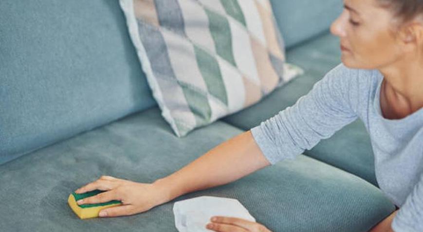 Oto kuaförlerinin en etkili yöntemi Koltuktaki kalem lekesini saniyeler içinde yok ediyor