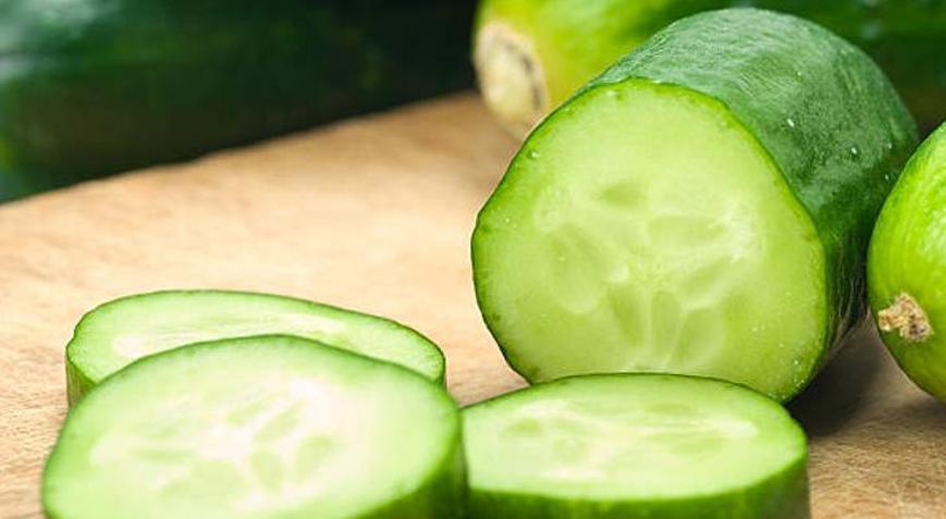 Salatalık yumuşamasına son veriyor Salatalıkların arasında 1-2 adet atın