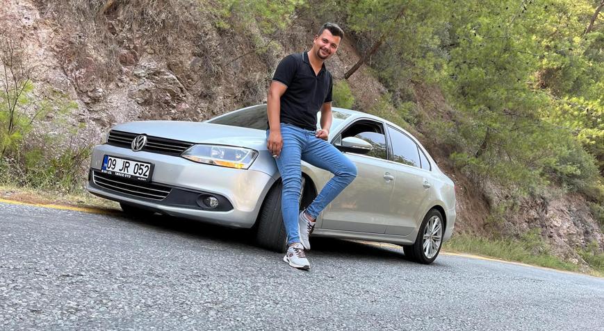 Otururken bacağına isabet eden yorgun mermiyle yaralandı