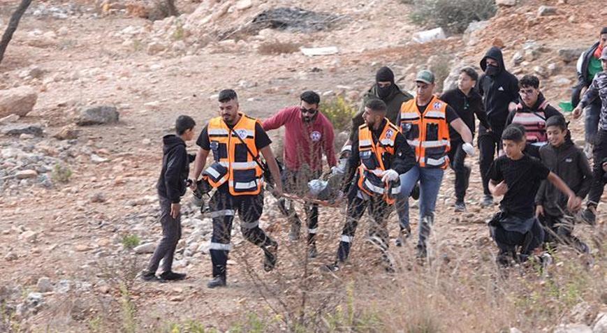 İsrail ordusu, cezaevi yakınlarında bekleyen kalabalığa saldırdı İsrail ordusu, cezaevi yakınlarında bekleyen kalabalığa saldırdı