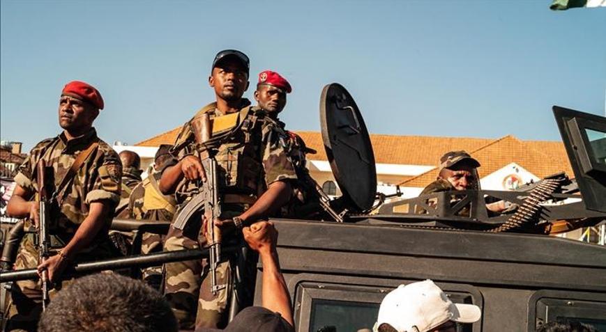 Madagaskarda ordu yönetime el koydu