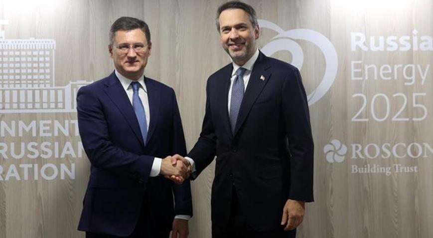 Bakan Bayraktardan Rusyada enerji diplomasisi Başbakan Yardımcısı Novak ile bir araya geldi