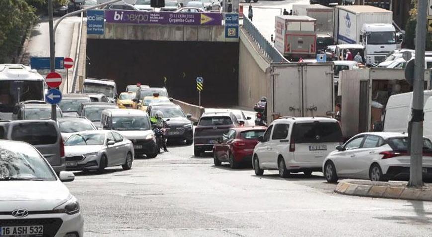 Trafik cezalarına kademeli zam Aracından inene 180 bin TL ceza