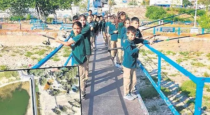 Çocuklar Gediz’e umut ekti