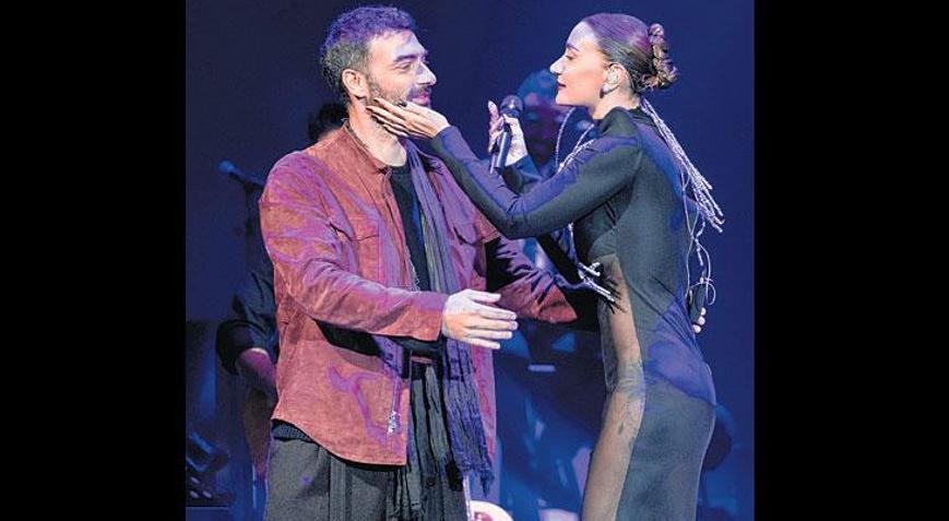 Sevgiliden şarkıya dokunuş