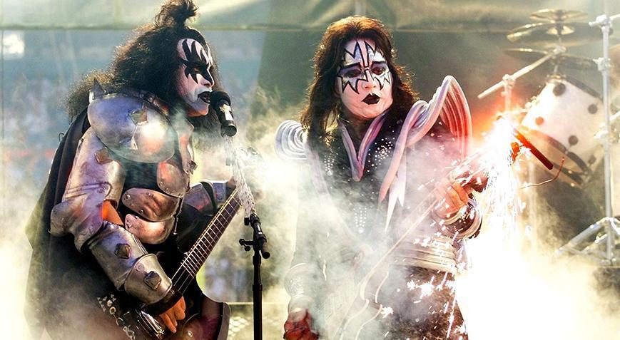 Müzik dünyasını yıkan haber Kiss grubunun gitaristi hayatını kaybetti