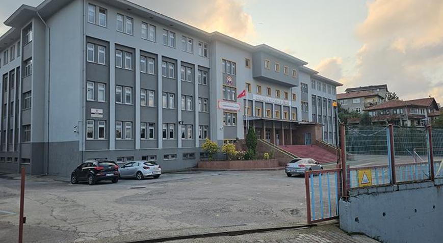 Lise öğrencilerinin sigara tartışması ‘Kullanmıyorum’ diyen arkadaşına yumruk attı