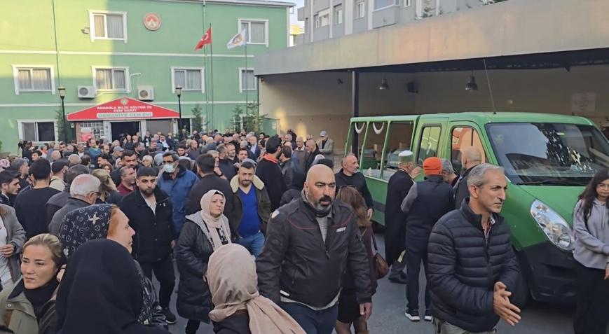 İstanbul - Çekmeköyde İETT otobüsünün çarptığı kadın son yolculuğuna uğurlandı