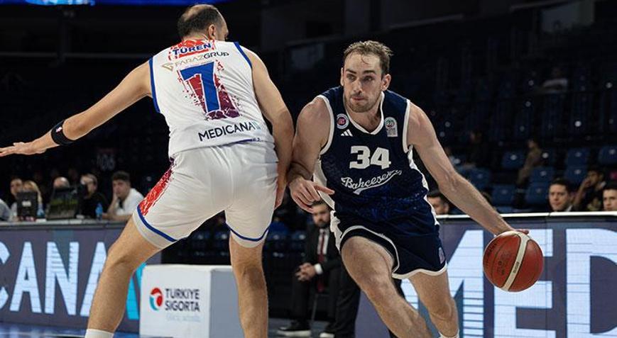 Bahçeşehir Kolejinden Onvo Büyükçekmece Basketbola 96 sayı