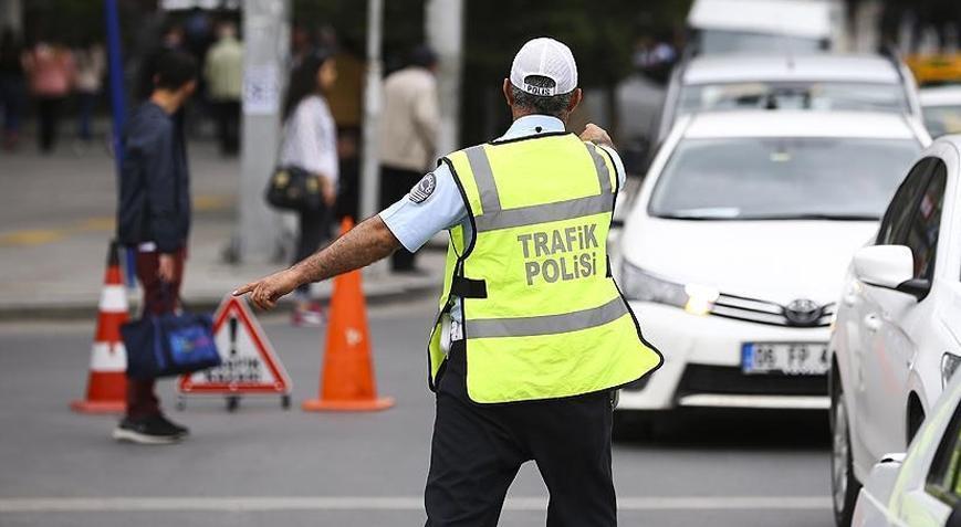 İstanbulda 29 Ekim Cumhuriyet Bayramı provası nedeniyle bazı yollar trafiğe kapatıldı