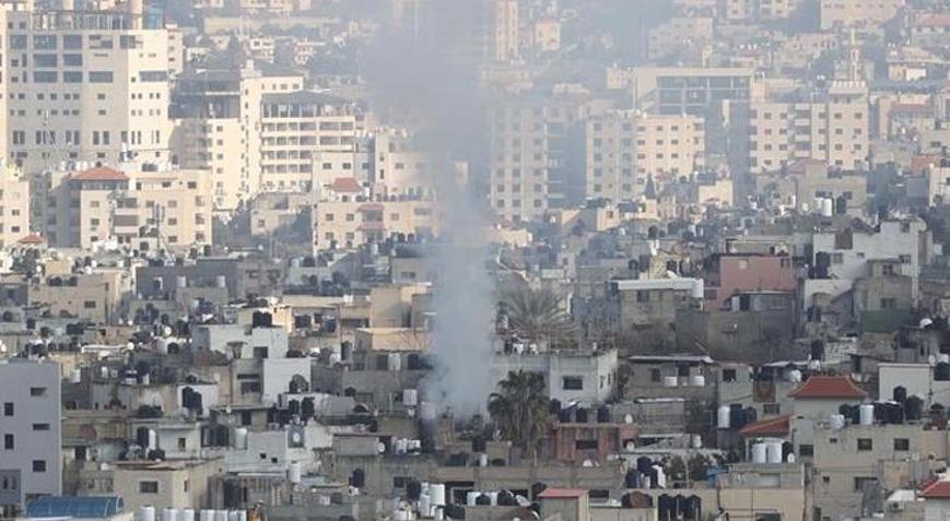 İsrail güçleri, Batı Şeria’da Filistinlilere ait evlere baskınlar düzenledi