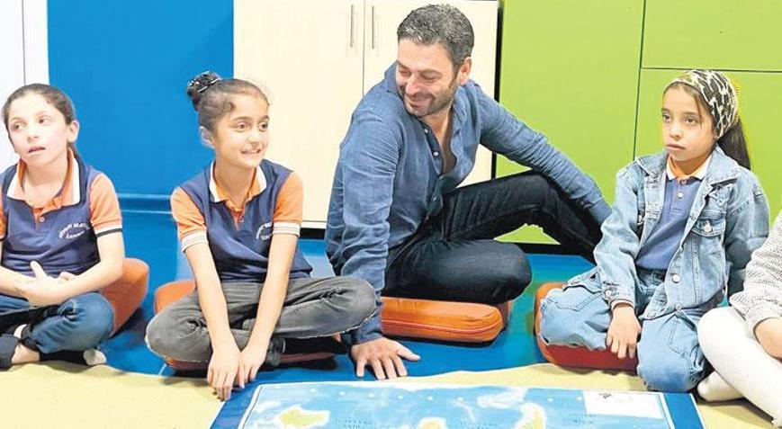 Çocuklarla bir araya geldi