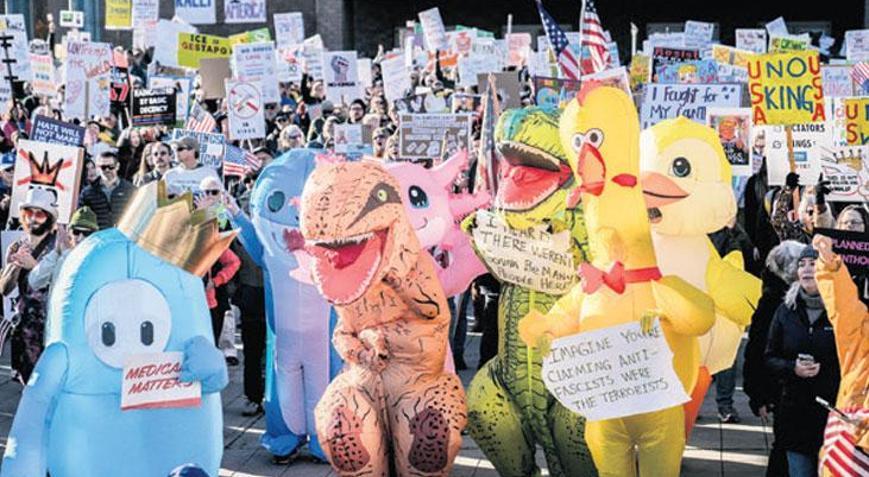 Trump karşıtları sokaklara indi