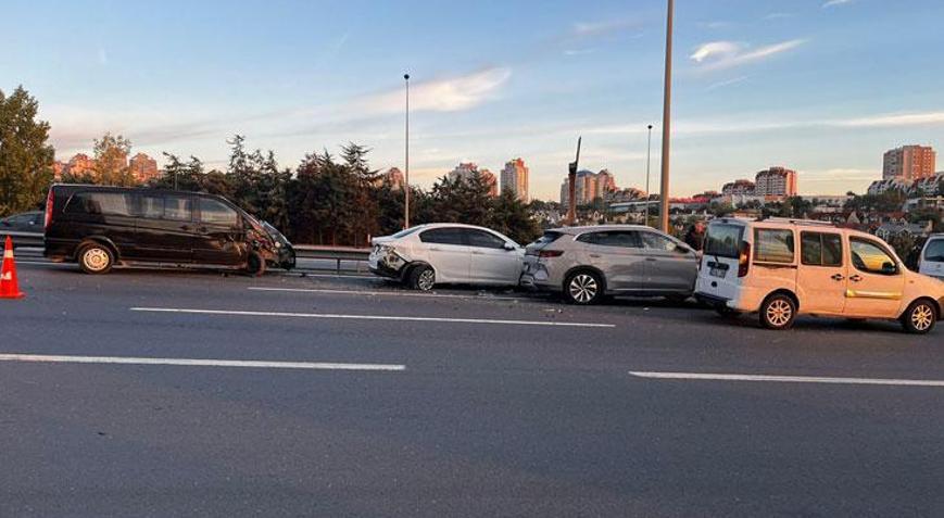 TEM Otoyolunda zincirleme kaza Trafik durma noktasına geldi